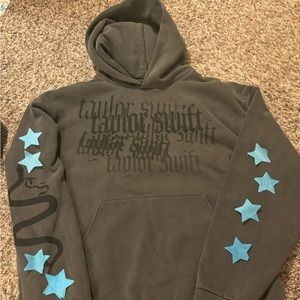 Taylor Swift OFFICIAL Reputation Sweatshirt-IN HAND! Comes with confetti! 🖤